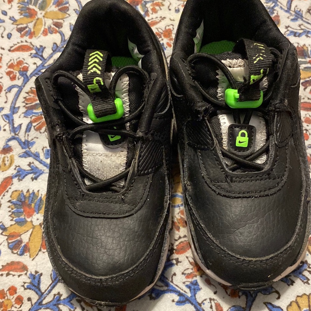 Girl Nike  black size 8c